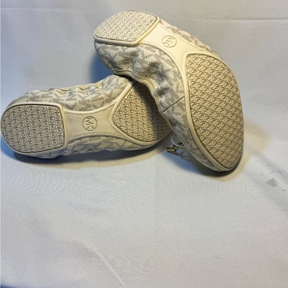 Women's White Ballet Flats - Picture 4 of 4